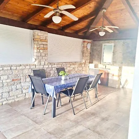 아파트 2 Bedroom Near The Sea 로비니