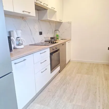 2 Bedroom Near The Sea 아파트 *