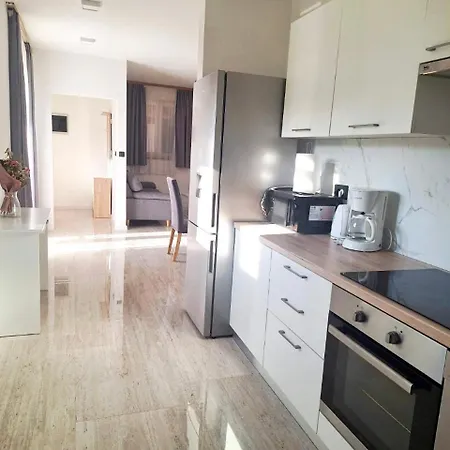 2 Bedroom Near The Sea *