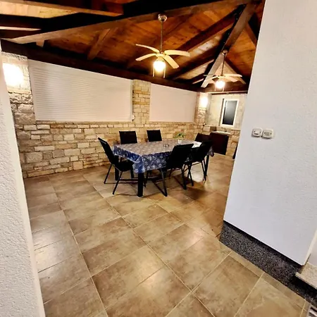 2 Bedroom Near The Sea Апартаменты Ровинь